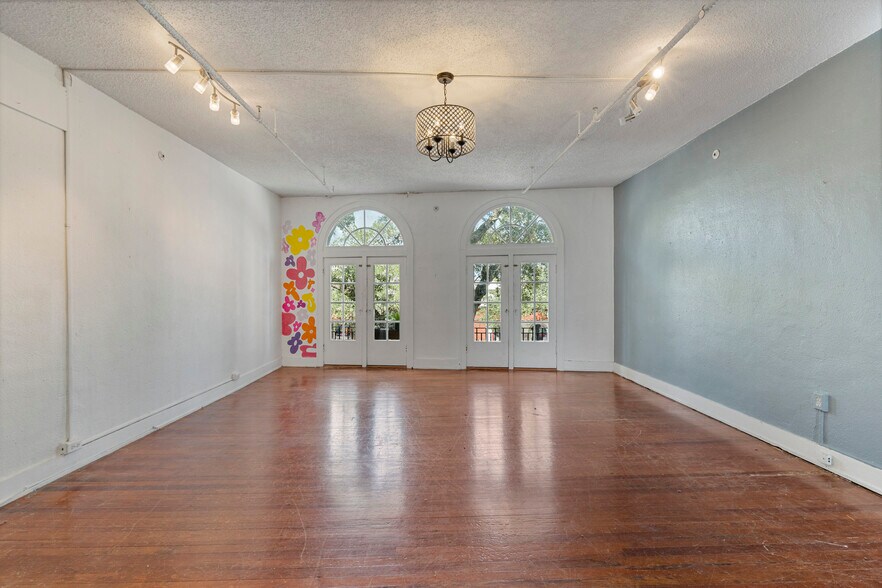 More Photos Of 909 E New Haven Ave, Melbourne Storefront Retail Residential For Lease