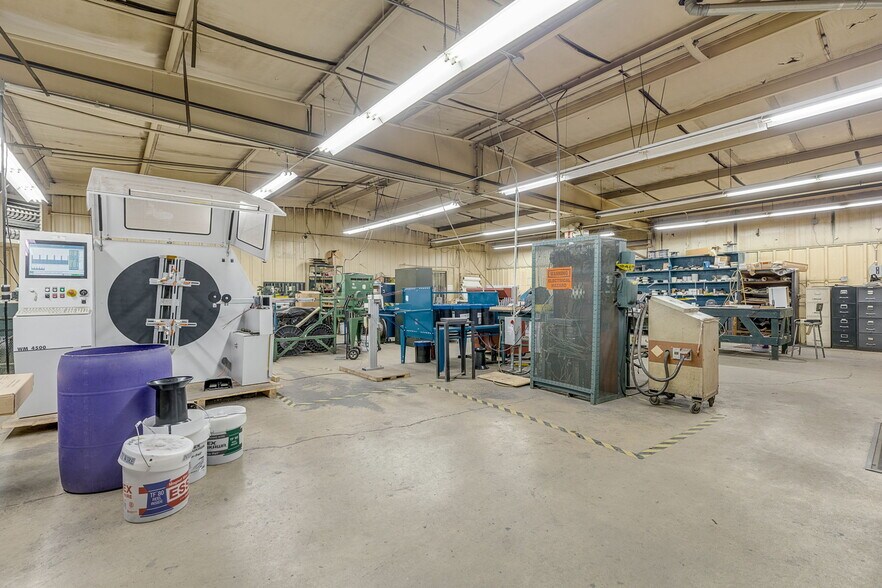 More Photos Of 110 Lee Joyal Rd, Duncan Service For Lease