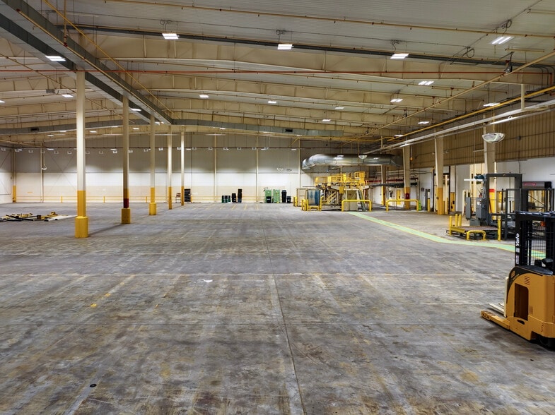 More Photos Of 101 Seabrook Dr, Sylvester Distribution For Lease