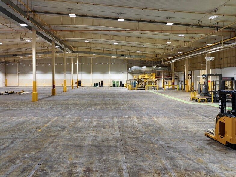 More Photos Of 101 Seabrook Dr, Sylvester Distribution For Lease