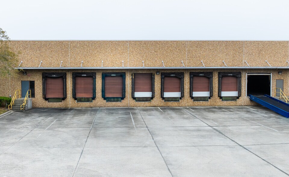 More Photos Of 1030 Ellis Rd N, Jacksonville Warehouse For Lease