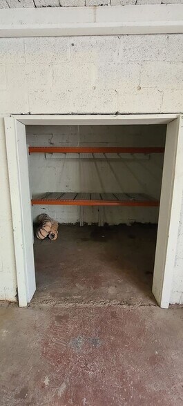 More Photos Of 1814 E Broadway Ave, Maryville Warehouse For Lease