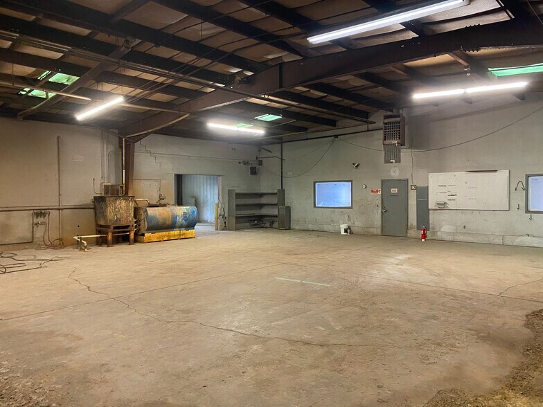 More Photos Of 1933 Will Ave NW, Grand Rapids Manufacturing For Lease