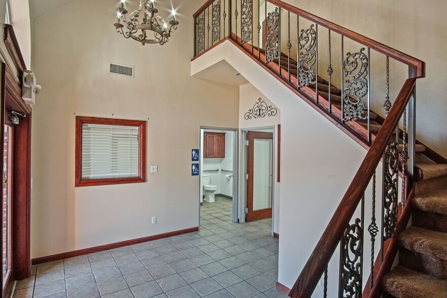 More Photos Of 2412 Palmer Cir, Norman Office For Sale