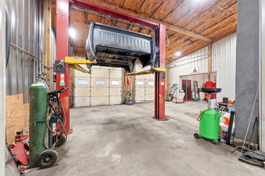 More Photos Of 622 Blue Horizon Dr, Morgantown Auto Repair For Sale