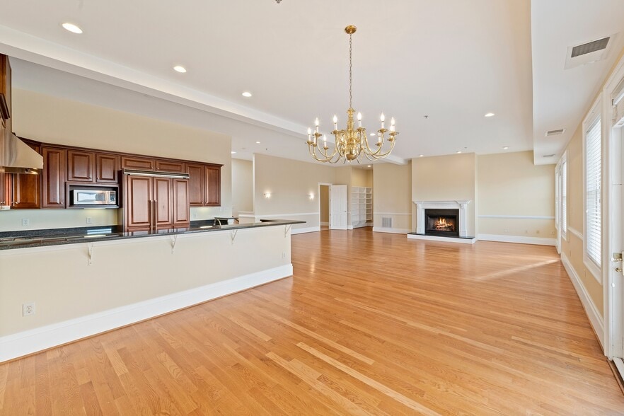 More Photos Of 2411 E Franklin St, Richmond Apartments For Lease