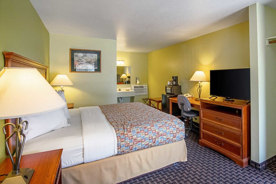 More Photos Of 37760 US Highway 50, Gunnison Hotel For Sale