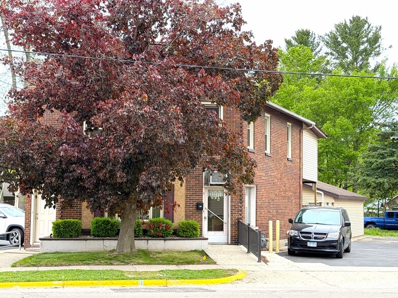 More Photos Of 900 Blackhawk Blvd, South Beloit Multifamily For Sale