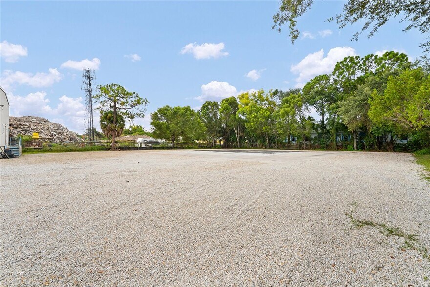 More Photos Of 3596 Prospect Ave, Naples Warehouse For Lease