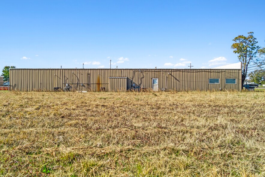 More Photos Of 5115 E Highland Dr, Jonesboro Light Manufacturing For Sale