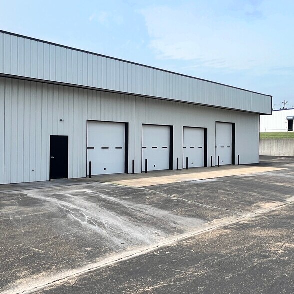 More Photos Of 315 SW 32nd Ter, Topeka Industrial For Lease