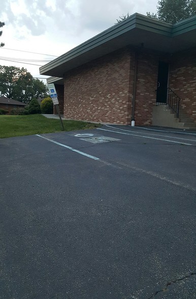 More Photos Of 190 Parish Dr, Wayne Office For Lease