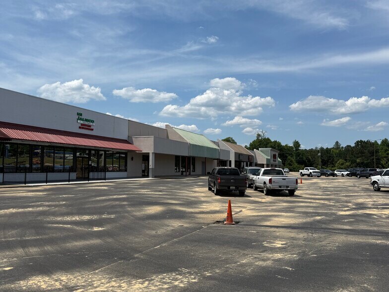 More Photos Of 600 Westgate Plz, Andalusia Restaurant For Lease