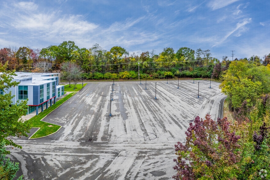 More Photos Of 173 Industry Dr, Pittsburgh Showroom For Sale