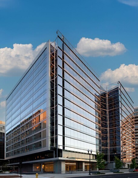 More Photos Of 1400 Crystal Dr, Arlington Office For Lease