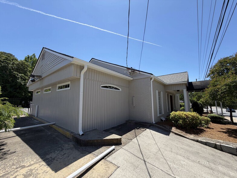 More Photos Of 3080 Campbellton Rd SW, Atlanta Office Residential For Sale