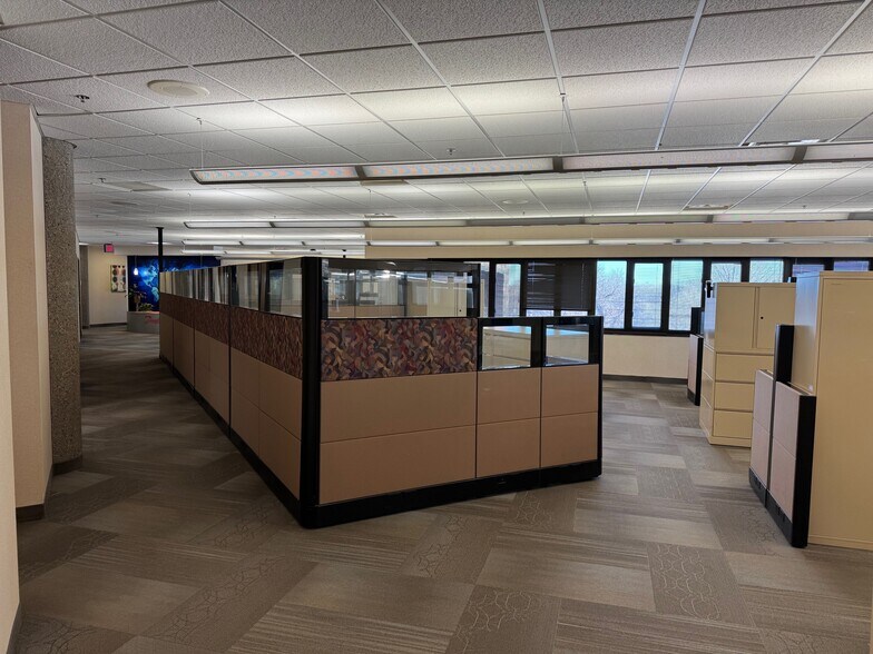 More Photos Of 14615 Lone Oak Rd, Eden Prairie Office For Sale