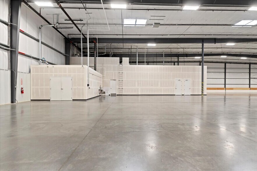 More Photos Of 3515 E Linden St, Caldwell Manufacturing For Lease