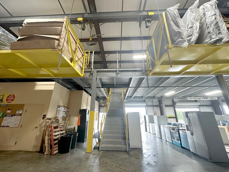 More Photos Of 126 Westside Blvd, Pooler Warehouse For Sale