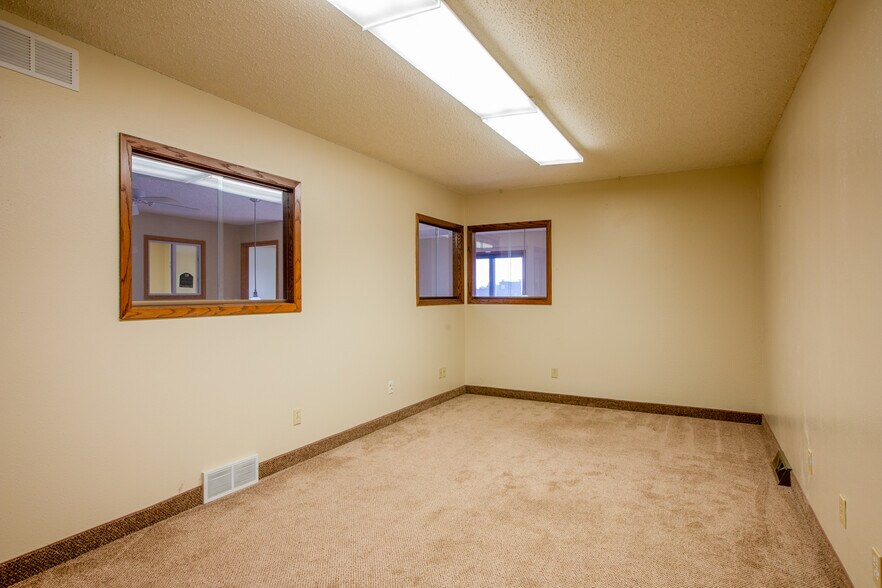 More Photos Of 1411 W Dakota Pkwy, Williston Office For Lease