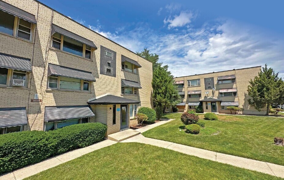 Primary Photo Of 14130-14132 S Atlantic Ave, Riverdale Multifamily For Sale