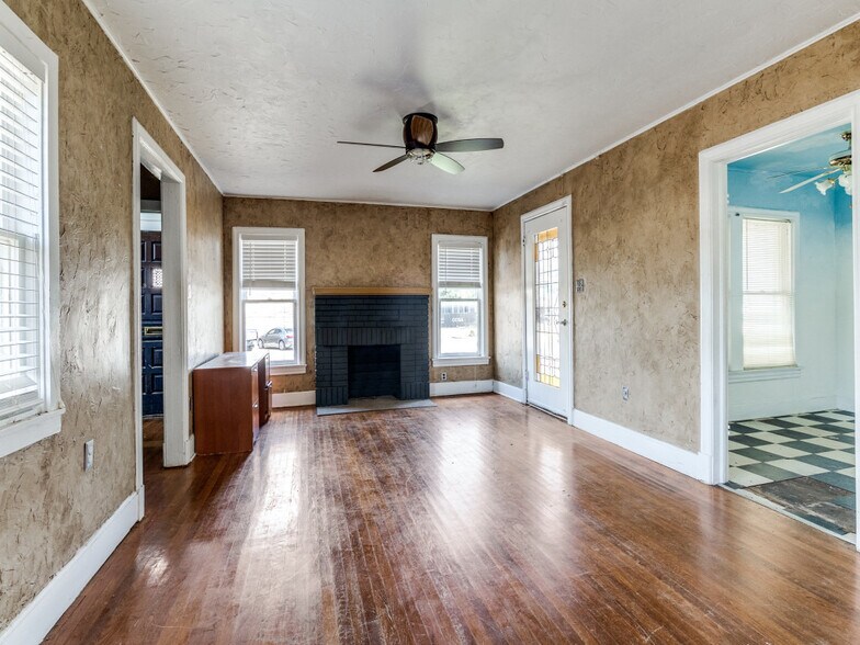 More Photos Of 5832 Live Oak St, Dallas Freestanding For Sale