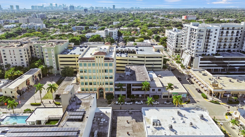 More Photos Of 1940 Harrison St, Hollywood Office For Lease
