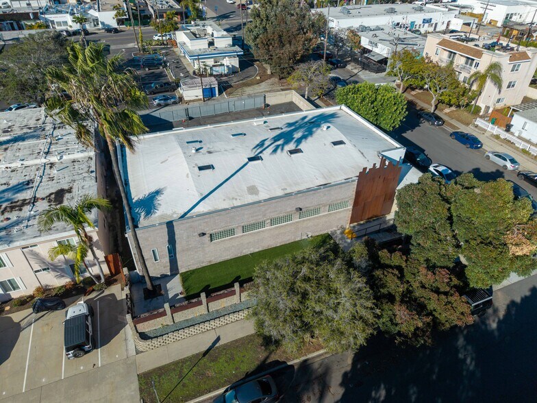 More Photos Of 1366 Hornblend St, San Diego Flex For Lease