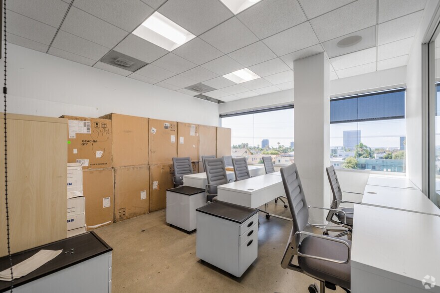 More Photos Of 8065-8075 W 3rd St, Los Angeles Loft Creative Space For Lease