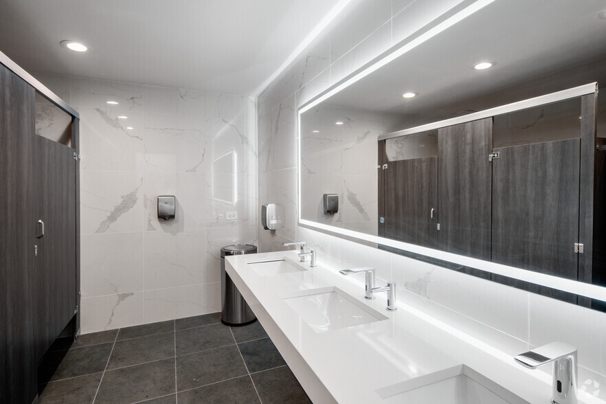 More Photos Of 9950 Lawrence Ave, Schiller Park Unknown For Lease