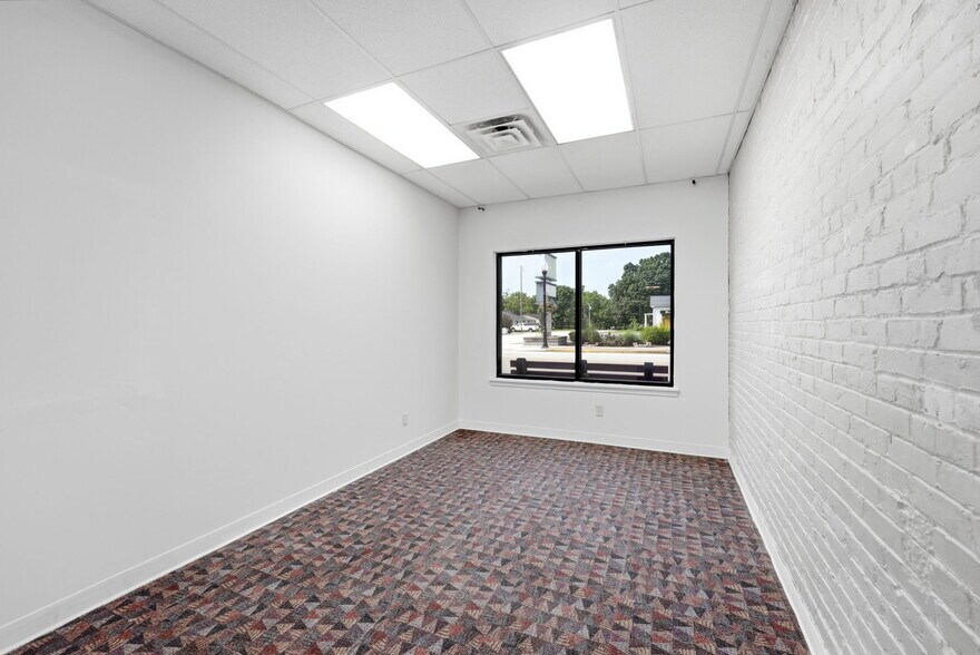 More Photos Of 197 E Morse St, Markle Office For Sale