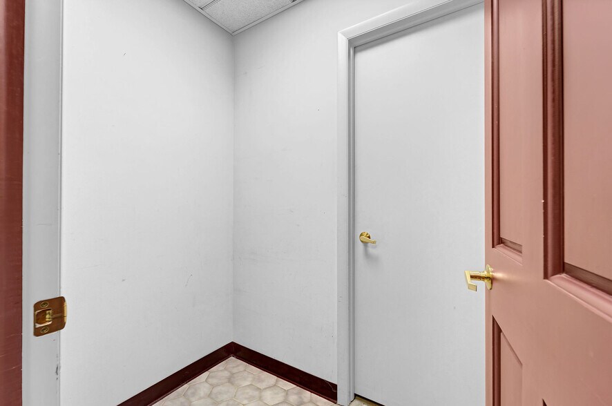 More Photos Of 600 Coventry Dr, Phillipsburg Medical For Sale