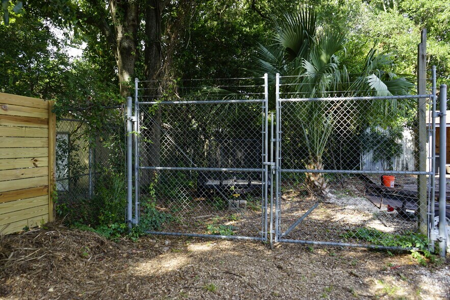 More Photos Of 3480 Barrancas Ave, Pensacola Freestanding For Sale