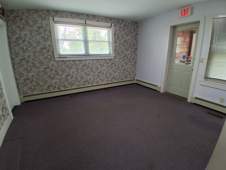 More Photos Of 327 Eddie Dowling Hwy, North Smithfield Apartments For Sale