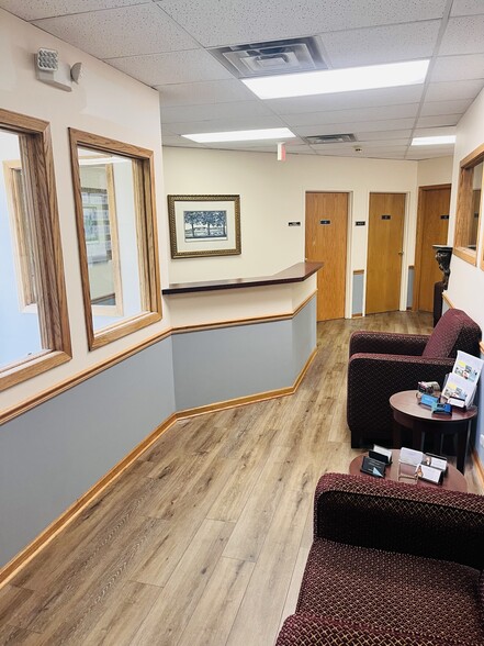 More Photos Of 19630 Governors Hwy, Flossmoor Office For Lease