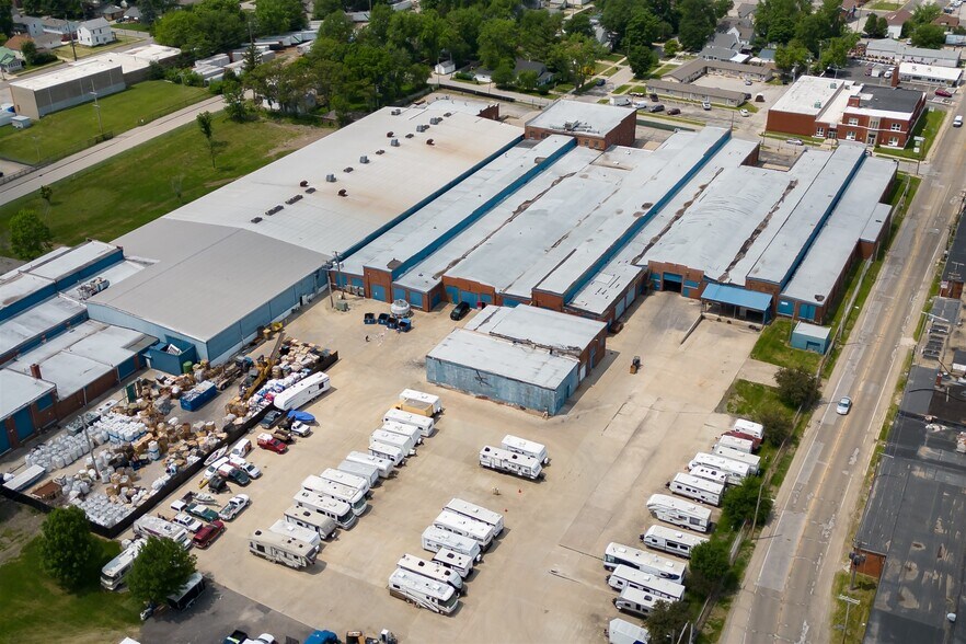 More Photos Of 1100 E Bell St, Bloomington Manufacturing For Lease