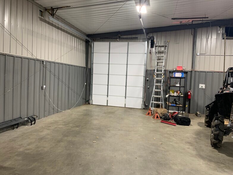 More Photos Of 215 James St, Gallatin Light Distribution For Lease