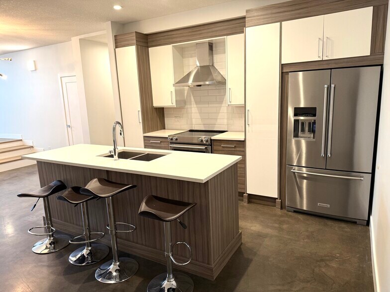 More Photos Of 613 3rd Ave NE, Calgary Apartments For Sale