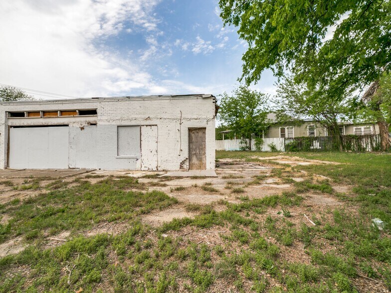 More Photos Of 2602 N Flores St, San Antonio Restaurant For Sale
