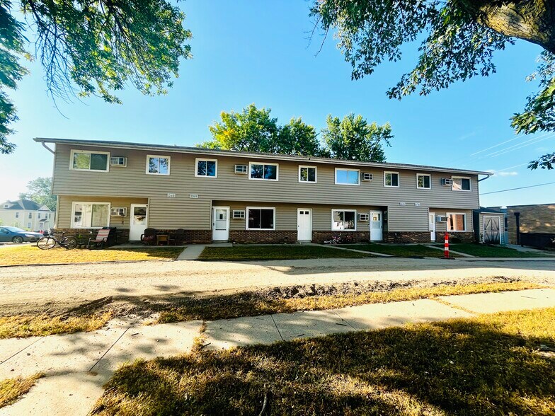 More Photos Of 1015-1021 Walnut St, Yankton Apartments For Sale