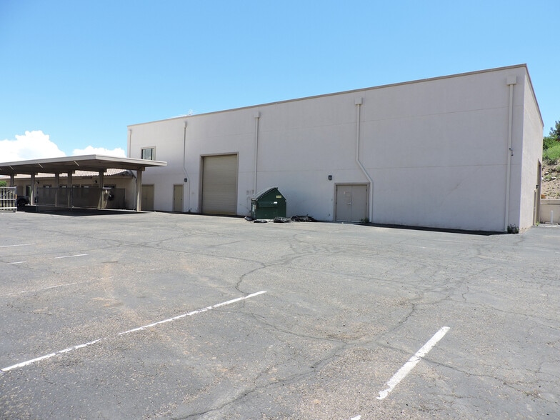 More Photos Of 500 S Willard St, Cottonwood Distribution For Lease