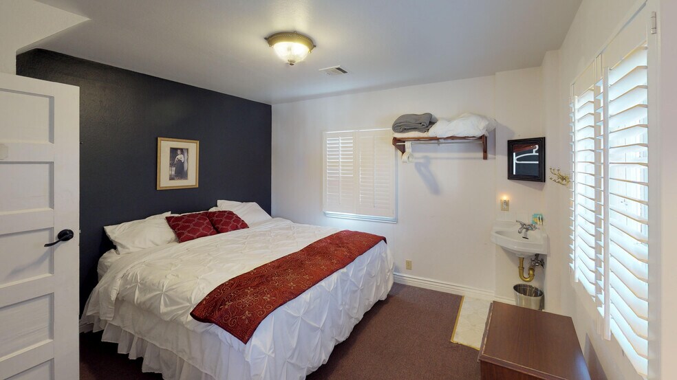 More Photos Of 815 Arrowhead Villa Dr, Crest Hotel For Sale