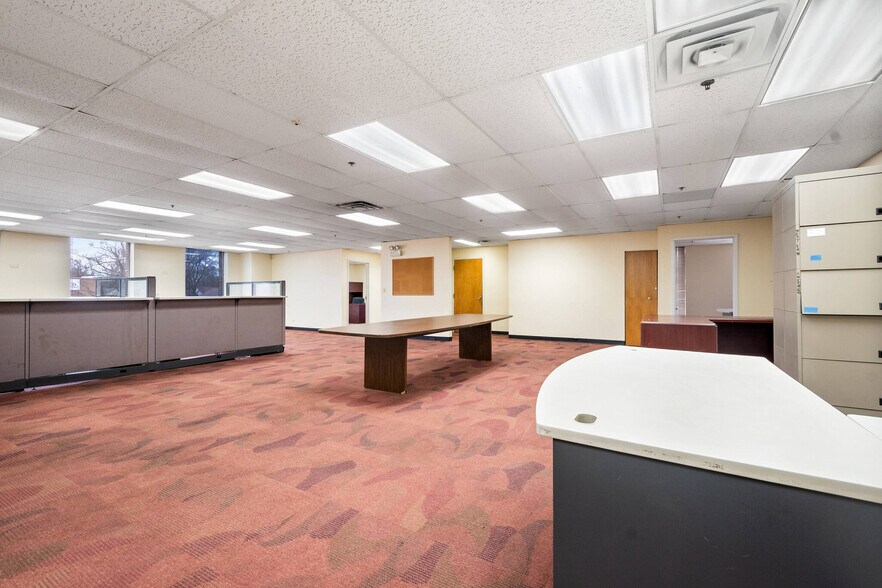 More Photos Of 10001 W Roosevelt Rd, Westchester Office For Sale