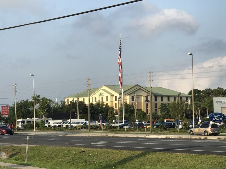 More Photos Of 10730 US Hwy 19, Port Richey Restaurant For Sale