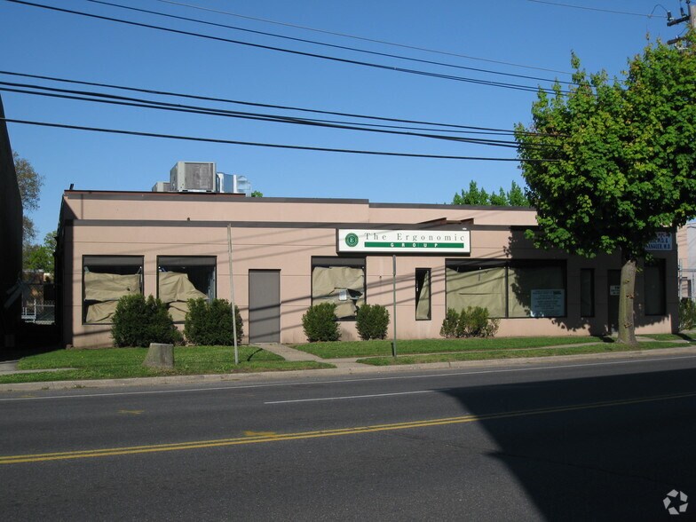 More Photos Of 191 Herricks Rd, New Hyde Park Medical For Sale