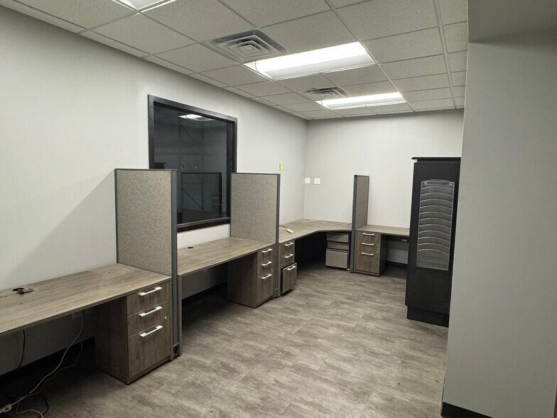 More Photos Of 16180 Laurel St, Waukee Flex For Lease