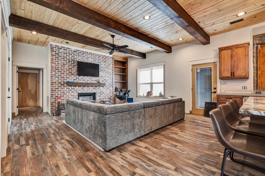 More Photos Of 1050 Whisperwood Trl NE, Cleveland Light Distribution For Sale