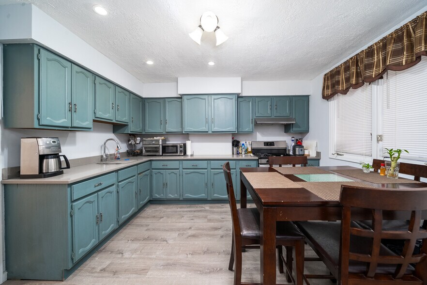 More Photos Of 103-105 Devon St, Kearny Apartments For Sale