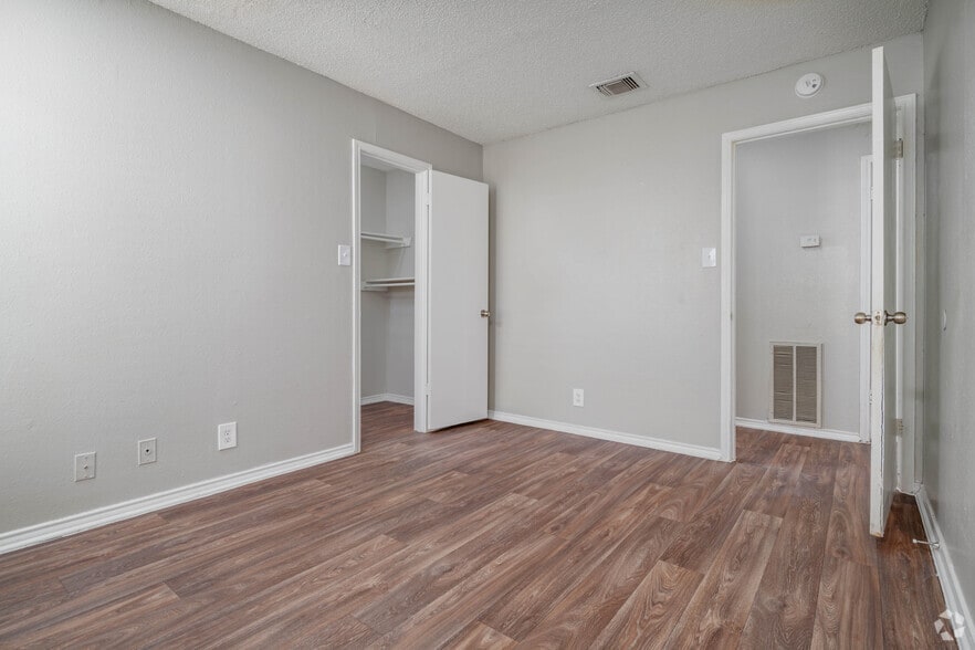 More Photos Of 14900 Nacogdoches Rd, San Antonio Apartments For Sale