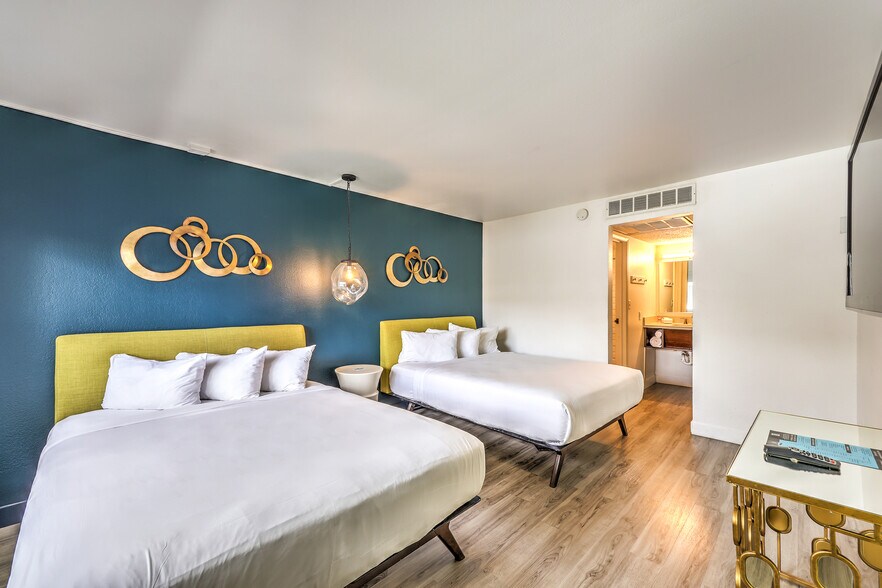 More Photos Of 129 N 8th St, Las Vegas Hotel For Sale